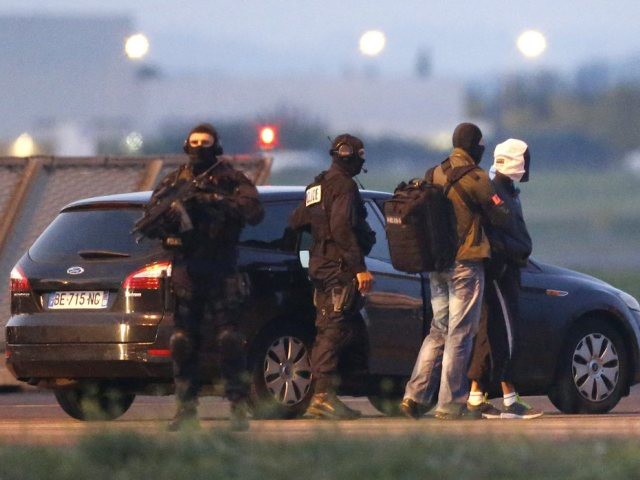 Vingt nouveaux postes d'agents de renseignement pour les cantons
