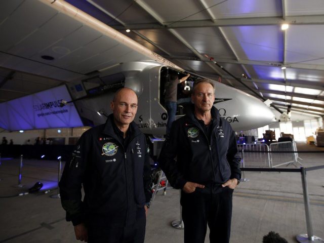 Solar Impulse 2 est prêt à s'envoler pour son tour du monde