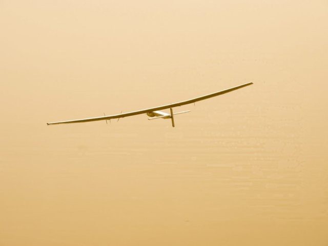 Atterrissage de Solar Impulse 2 à Mascate