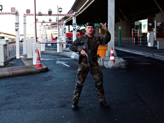 La France veut resserrer les contrôles dans les aéroports