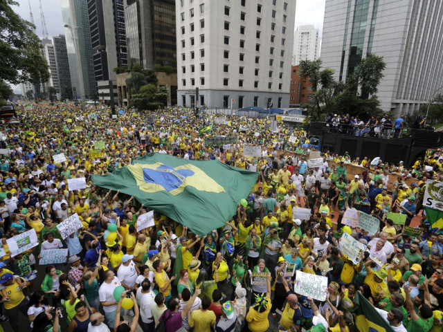 Manifestations d'envergure contre Dilma Rousseff au Brésil