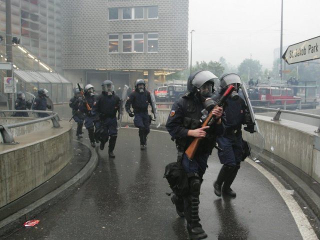 Des policiers blessés par des fans du FC Bâle à St-Gall