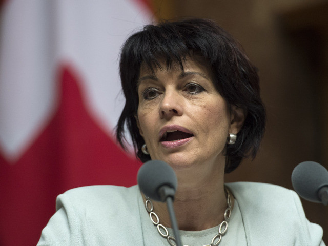 Radio-TV: Doris Leuthard défend la généralisation de la redevance