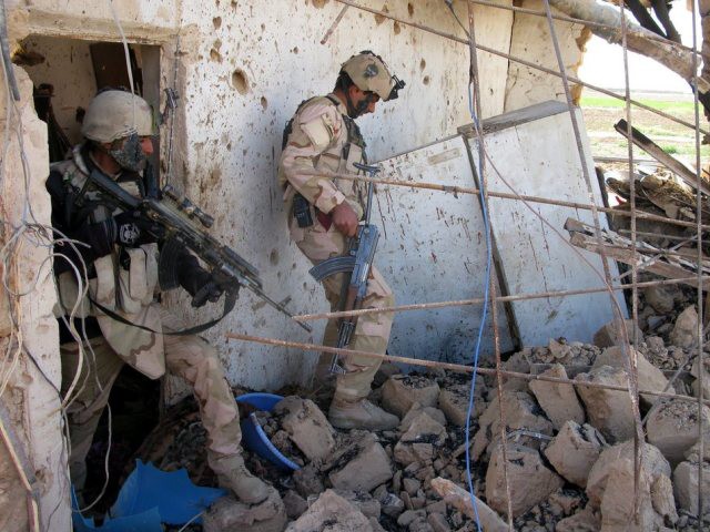 L'armée irakienne suspend son offensive à Tikrit