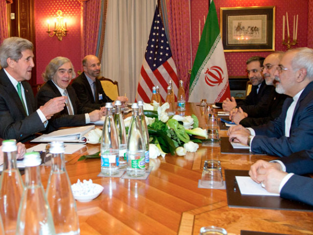 Les pourparlers sur le nucléaire iranien se poursuivent à Lausanne