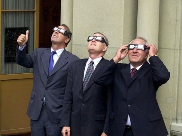 Eclipse solaire: les lunettes de protection en rupture de stock