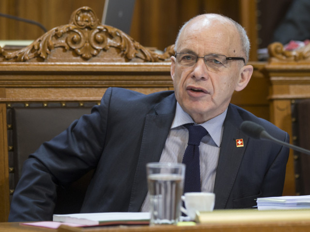 Le Conseil des Etats adopte la réforme de l'armée