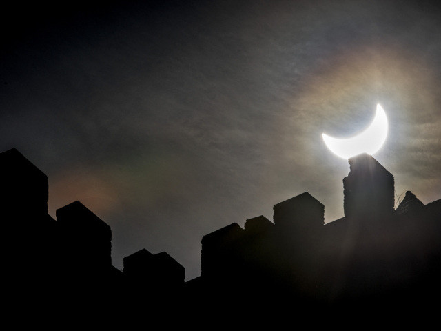 Eclipse solaire: le Soleil a viré au noir lunaire