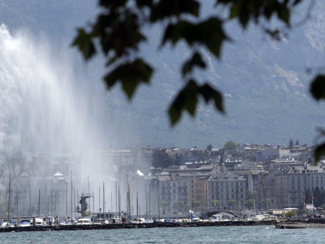 Un cadavre découvert dans une benne à habits à Genève