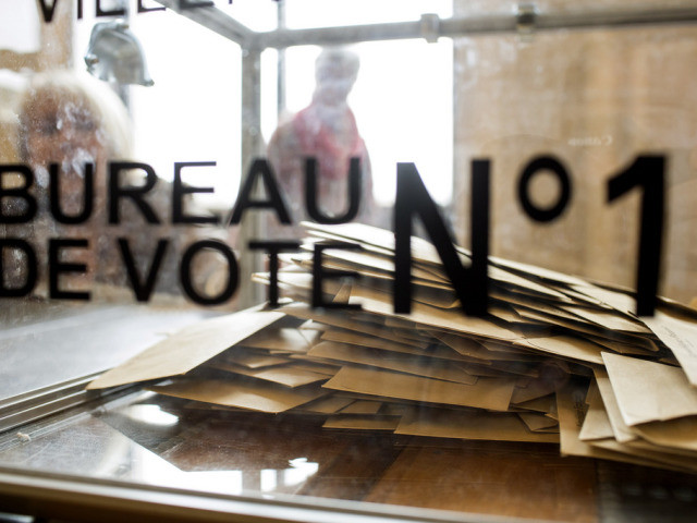 La droite devance l'extrême droite aux départementales en France