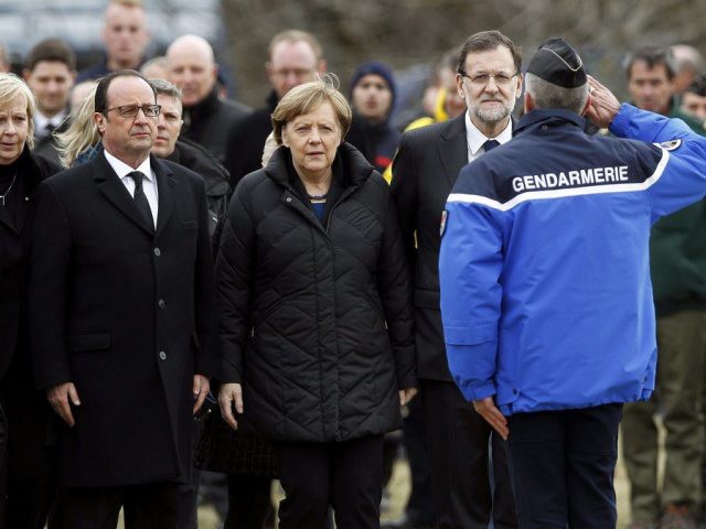 Crash de Germanwings: les enquêteurs évoquent un pilote automatique