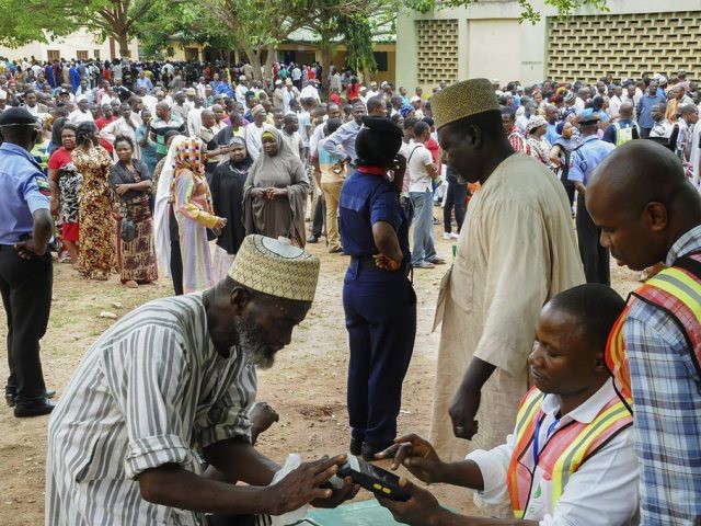 Violence et technologie perturbent le scrutin au Nigeria