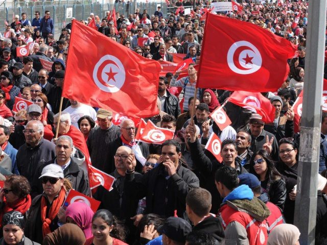 Des milliers de Tunisiens proclament leur rejet du terrorisme