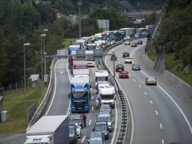 Trafic: bouchons en direction du sud au Gothard