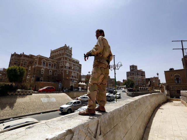 Les pays du Golfe veulent sanctionner le chef des Houthis au Yémen