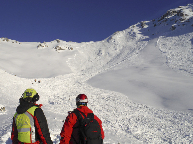 Deux randonneurs grièvement blessés dans une avalanche en Valais