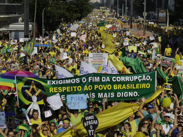 Près de 600'000 Brésiliens anti-Rousseff ont manifesté dimanche