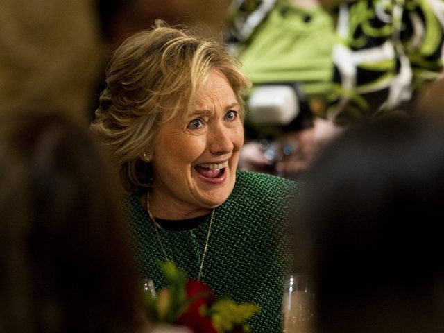 Hillary Clinton déjà dans l'Iowa à bord de son van de campagne