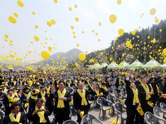 Les familles toujours en colère un an après le naufrage du Sewol