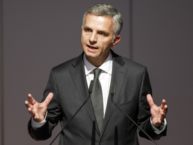 Berne et Belgrade appellent au retrait de toutes les armes du front