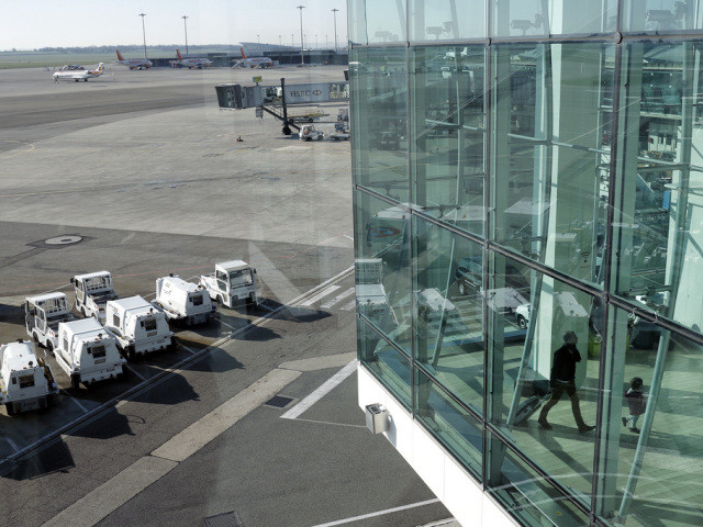Feu vert du Sénat français à la privatisation de deux aéroports
