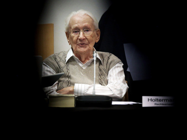Jugé en Allemagne, l'ex-comptable d'Auschwitz demande 