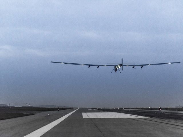 Solar Impulse survole la Chine et atterrit à Nankin