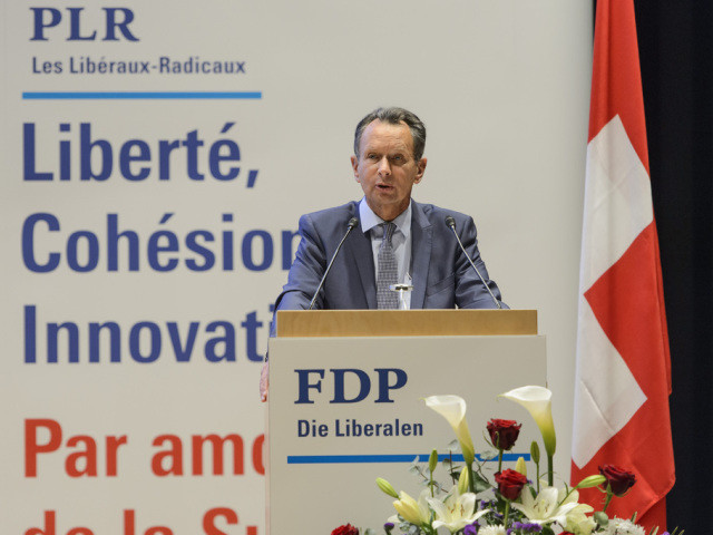 Le président du PLR Philipp Müller vilipende le PS et l'UDC
