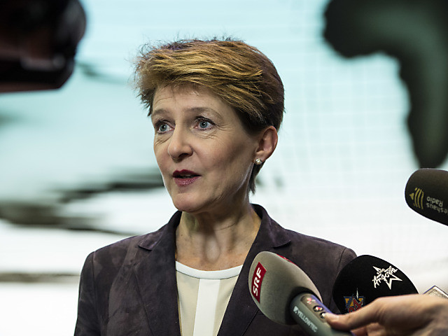 Sommaruga sceptique sur les demandes d'asile dans les ambassades