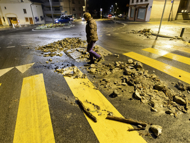 Boue et gravats dans les rues de St-Légier et Blonay (VD)