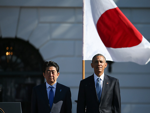 Obama et Abe affichent leur entente et envoient un message à Pékin