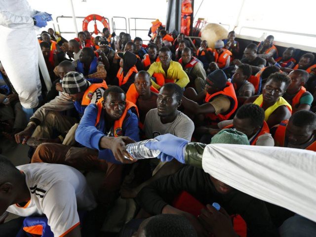 Environ 6000 migrants secourus ce week-end en Méditerranée