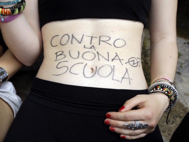 Italie: activité scolaire quasi bloquée par une grève générale