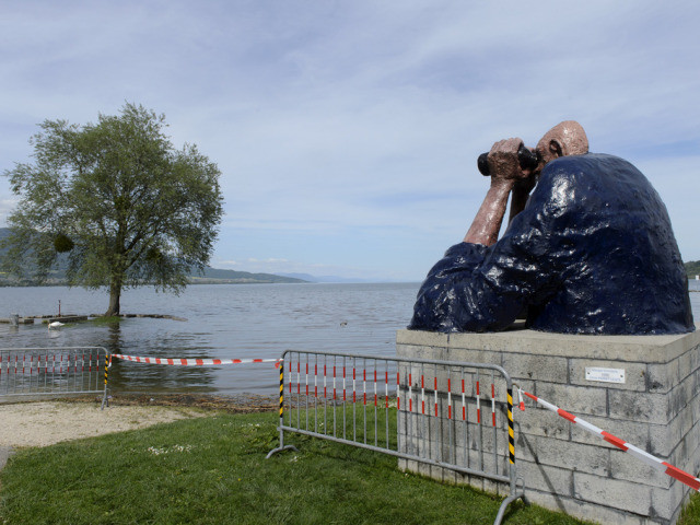 Les lacs de Neuchâtel et Morat restent sous surveillance