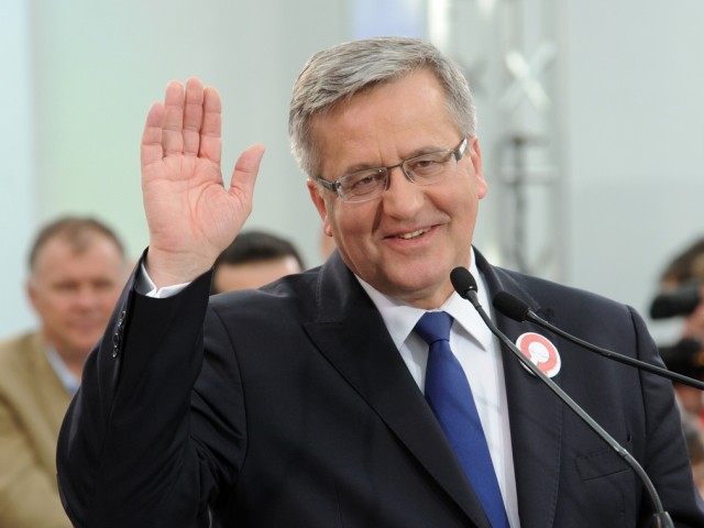 Le président polonais Komorowski brigue un nouveau mandat