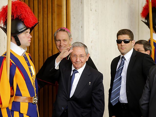 Première visite papale pour Raul Castro