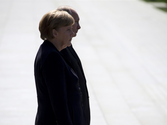 Angela Merkel arrive à Moscou pour s'entretenir avec Poutine