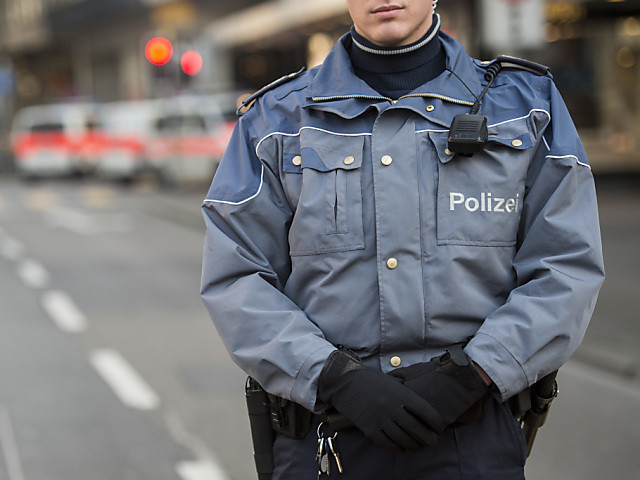Un homme attaque ses voisins à la hache à Zurich