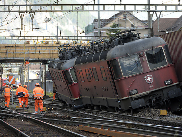 Axe du Gothard bloqué: touristes priés de passer par le Loetschberg