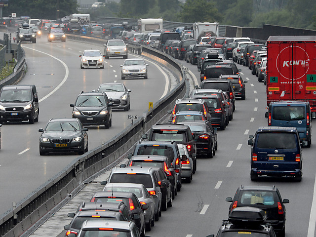 Dix kilomètres de bouchons au Gothard en direction du sud