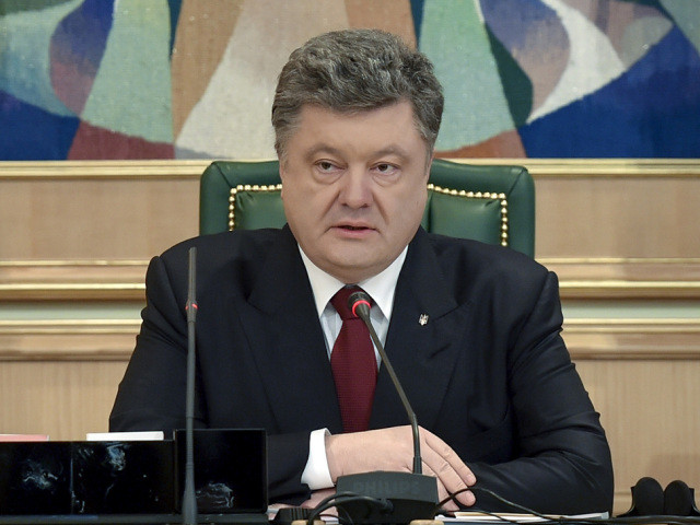 Porochenko promulgue des lois controversées sur la désoviétisation