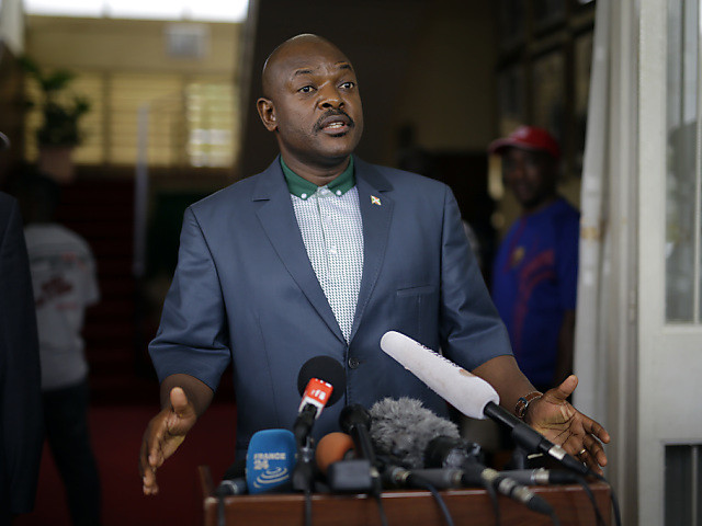 Brève apparition du président du Burundi depuis le putsch raté