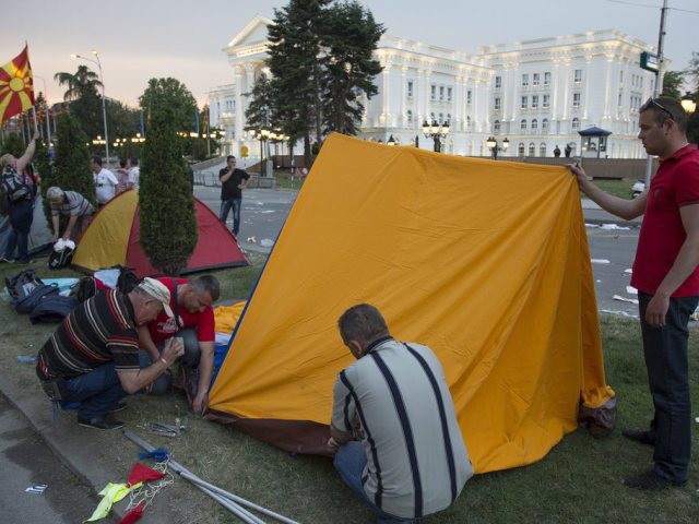 Plus de 20'000 manifestants ont protesté contre le gouvernement à Skopje