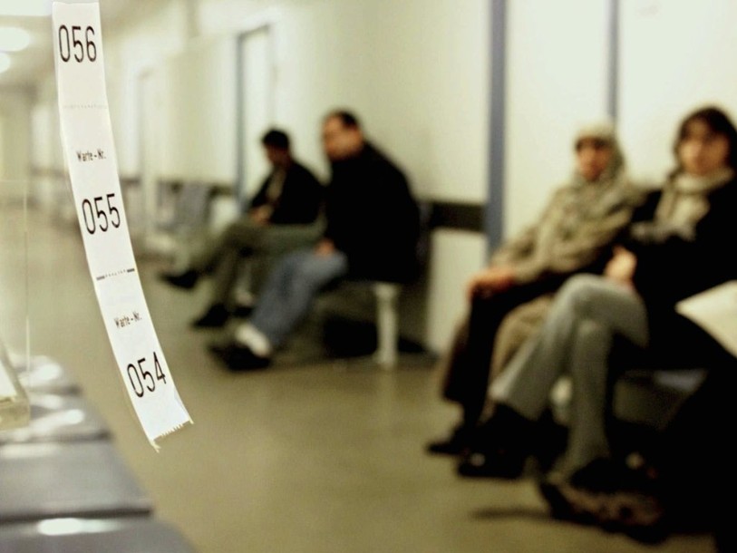 L'aide sera moins généreuse pour les jeunes et les grands ménages