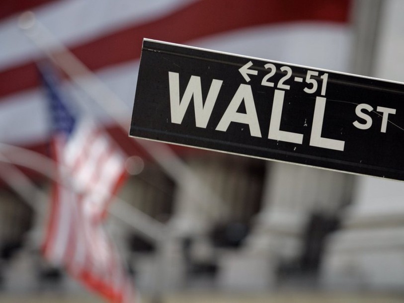 Wall Street finit en nette baisse au début d'une semaine raccourcie