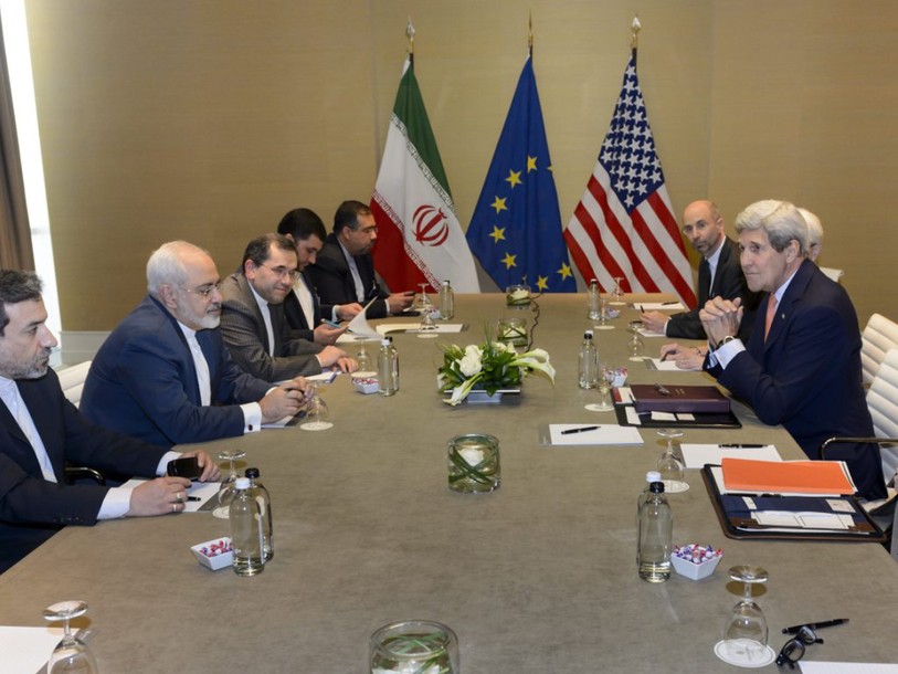 Nucléaire iranien: poignée de main Kerry-Zarif à Genève