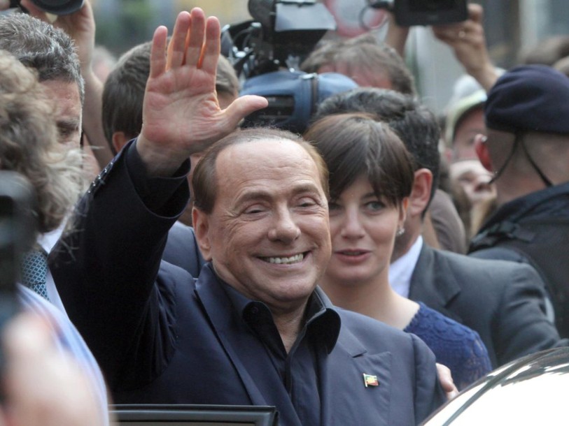 En campagne, Silvio Berlusconi se trompe de meeting