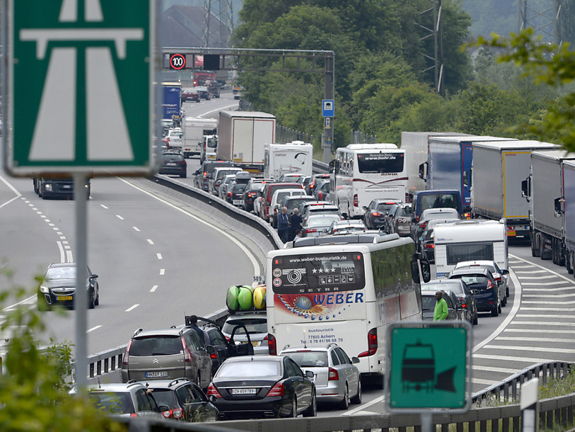 Embouteillage des deux côtés du Gothard