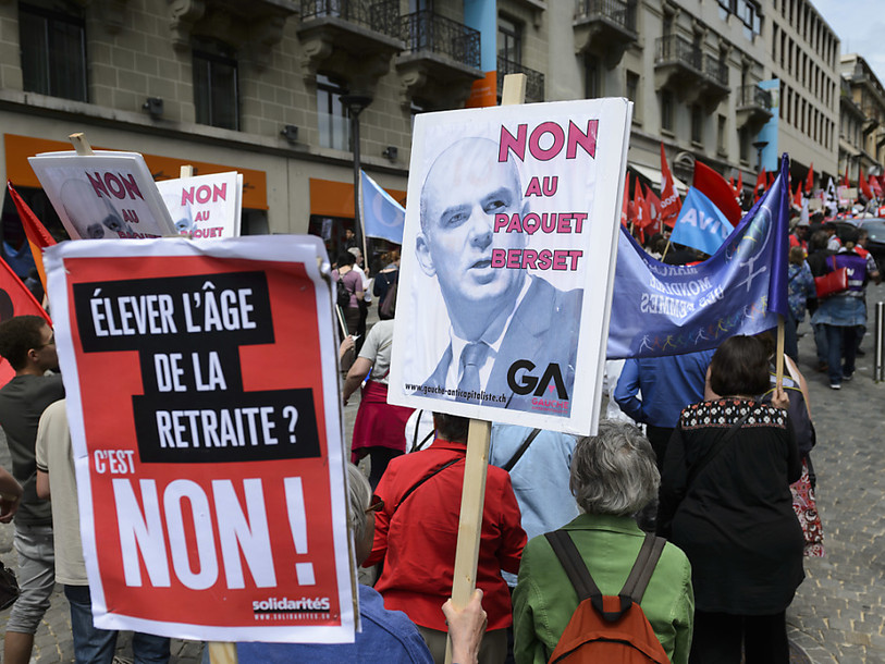 Plus de 700 personnes défilent à Lausanne contre 