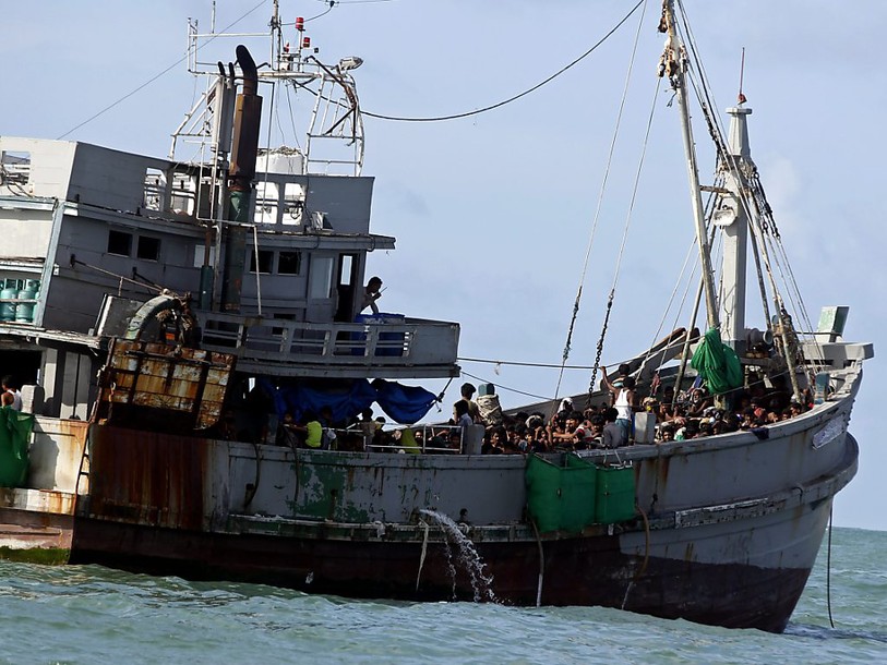 Un bateau avec plus de 700 migrants a accosté en Birmanie